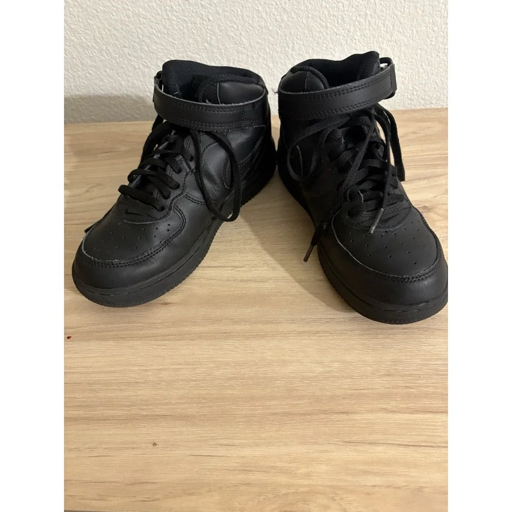 Nike Court Borough Mid 2 Unisex Kids Black Mid Top Sneakers Size 2.5 Y
